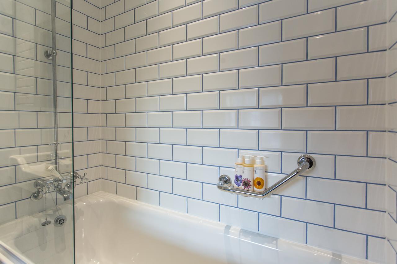 The Dolphin Hotel Newbury  Luaran gambar