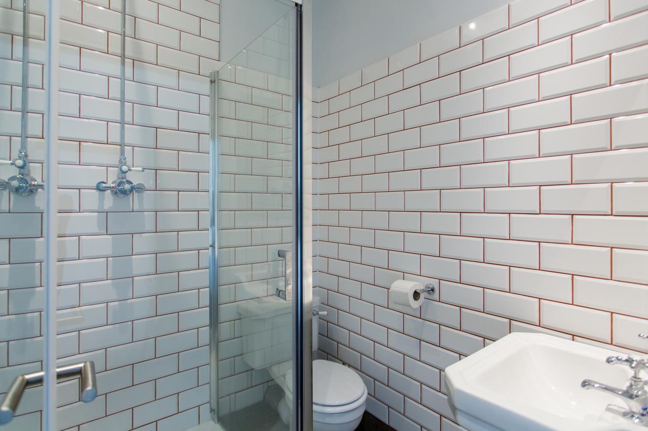 The Dolphin Hotel Newbury  Luaran gambar